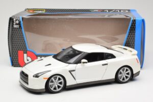 Nissan GT-R R35 Weiß Bburago 1:18 18-12079 Druckguss — Bild 8 von 8