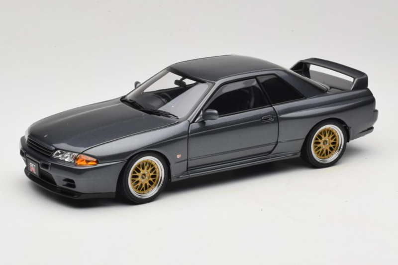 Nissan Skyline GT-R R32 V-Spec II Tuned Gun Grey Metallic AUTOart 1:18 77417 Druckguss