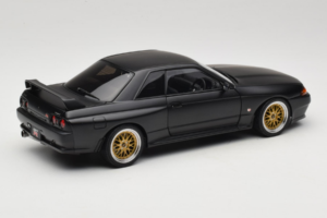 Nissan Skyline GT-R R32 V-Spec II Tuned Version Matt Black AUTOart 1:18 77418 Druckguss — Bild 3 von 8