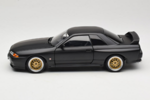 Nissan Skyline GT-R R32 V-Spec II Tuned Version Matt Black AUTOart 1:18 77418 Druckguss — Bild 4 von 8