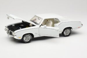 Oldsmobile Cutlass SX Weiß ERTL 1:18 33775 Druckguss — Bild 2 von 8