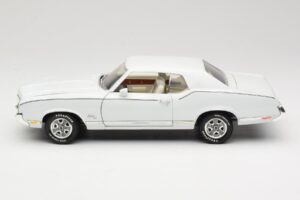 Oldsmobile Cutlass SX Weiß ERTL 1:18 33775 Druckguss — Bild 4 von 8