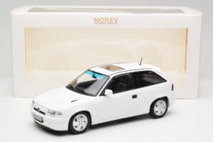 Opel Astra F GSi Blanc Casablanca Norev 1:18 183673 Druckguss — Bild 6 von 6