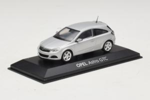 Opel Astra H GTC Silber Minichamps 1:43 ASTRA003 Druckguss — Bild 2 von 4