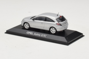 Opel Astra H GTC Silber Minichamps 1:43 ASTRA003 Druckguss — Bild 3 von 4