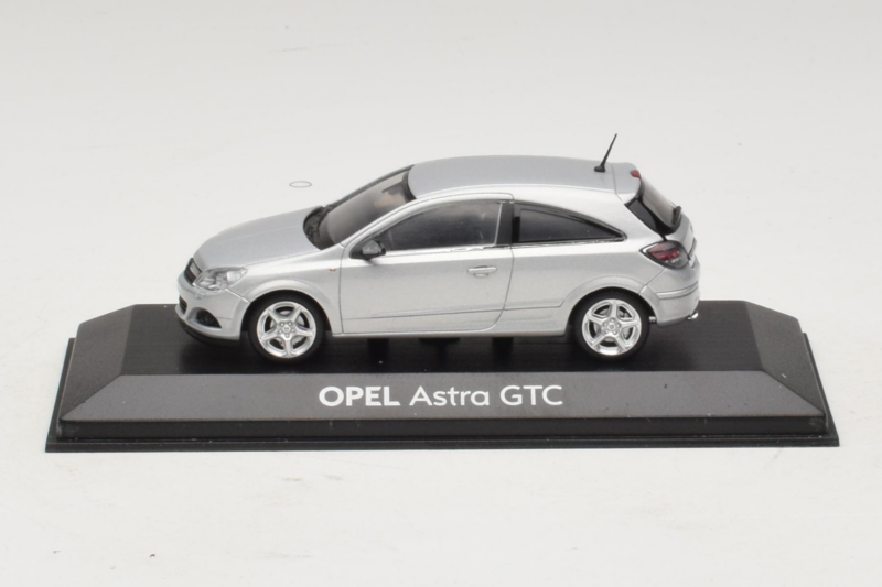 Opel Astra H GTC Silber Minichamps 1:43 ASTRA003 Druckguss