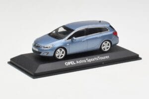 Opel Astra J Sports Tourer Blue Metallic Minichamps 1:43 400049012 Druckguss — Bild 2 von 4