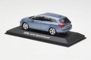 Opel Astra J Sports Tourer Blue Metallic Minichamps 1:43 400049012 Druckguss — Bild 3 von 4