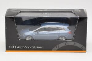 Opel Astra J Sports Tourer Blue Metallic Minichamps 1:43 400049012 Druckguss — Bild 4 von 4