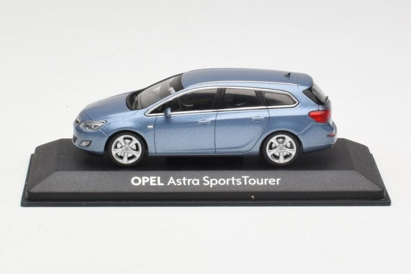 Opel Astra J Sports Tourer Blue Metallic Minichamps 1:43 400049012 Druckguss
