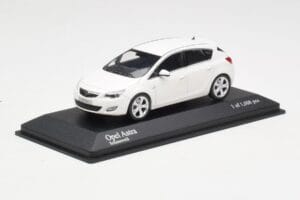 Opel Astra J Weiß Minichamps 1:43 400049001 Druckguss — Bild 2 von 4