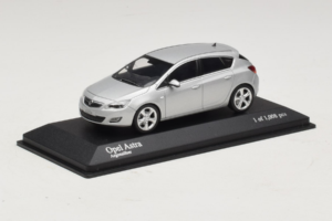 Opel Astra J Silber Minichamps 1:43 400049000 Druckguss — Bild 2 von 4