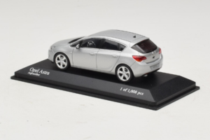 Opel Astra J Silber Minichamps 1:43 400049000 Druckguss — Bild 3 von 4