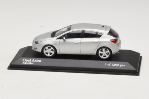 Opel Astra J Silber Minichamps 1:43 400049000 Druckguss