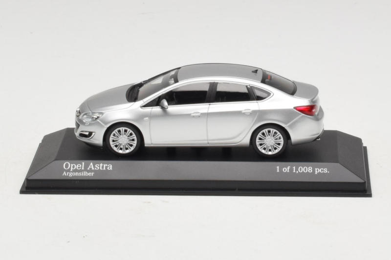 Opel Astra J Silber Minichamps 1:43 410042000 Druckguss