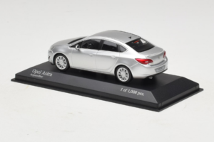 Opel Astra J Silber Minichamps 1:43 410042000 Druckguss — Bild 3 von 5