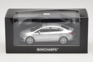 Opel Astra J Silber Minichamps 1:43 410042000 Druckguss — Bild 5 von 5