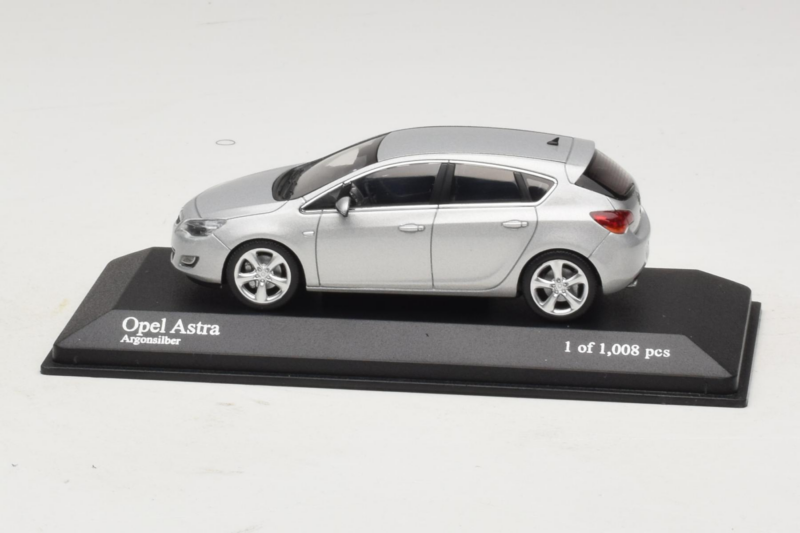Opel Astra J Silber Minichamps 1:43 400049000 Druckguss
