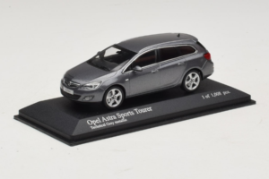 Opel Astra J Sports Tourer Minichamps 1:43 400049014 Druckguss — Bild 2 von 4