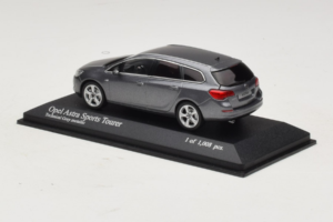 Opel Astra J Sports Tourer Minichamps 1:43 400049014 Druckguss — Bild 3 von 4