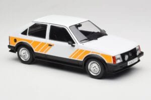 Opel Kadett D SR Weiß mit Gelbem Dekor MCG 1:18 MCG18534 Druckguss — Bild 4 von 6