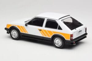Opel Kadett D SR Weiß mit Gelbem Dekor MCG 1:18 MCG18534 Druckguss — Bild 5 von 6