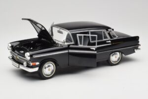 Opel Kapitan P2 Schwarz Revell 1:18 08821 Druckguss — Bild 2 von 8