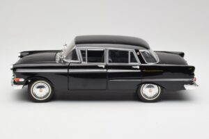 Opel Kapitan P2 Schwarz Revell 1:18 08821 Druckguss — Bild 4 von 8