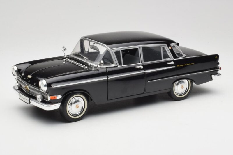Opel Kapitan P2 Schwarz Revell 1:18 08821 Druckguss