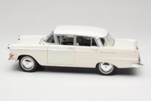 Opel Kapitan P2 Weiß Revell 1:18 08821-M1 Druckguss — Bild 4 von 8