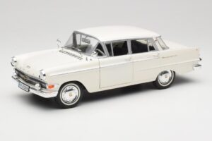 Opel Kapitan P2 Weiß Revell 1:18 08821-M1 Druckguss