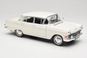 Opel Kapitan P2 Weiß Revell 1:18 08821-M1 Druckguss — Bild 6 von 8