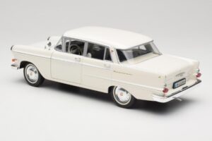 Opel Kapitan P2 Weiß Revell 1:18 08821-M1 Druckguss — Bild 7 von 8
