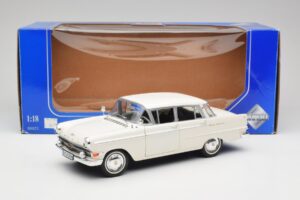 Opel Kapitan P2 Weiß Revell 1:18 08821-M1 Druckguss — Bild 8 von 8