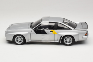 Opel Manta 400 Homologation Silber Revell 1:18 08491 Druckguss — Bild 3 von 6