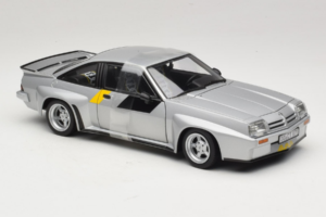 Opel Manta 400 Homologation Silber Revell 1:18 08491 Druckguss — Bild 4 von 6