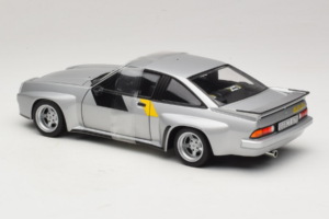 Opel Manta 400 Homologation Silber Revell 1:18 08491 Druckguss — Bild 5 von 6