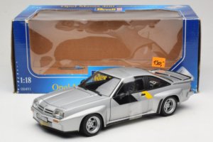 Opel Manta 400 Homologation Silber Revell 1:18 08491 Druckguss — Bild 6 von 6