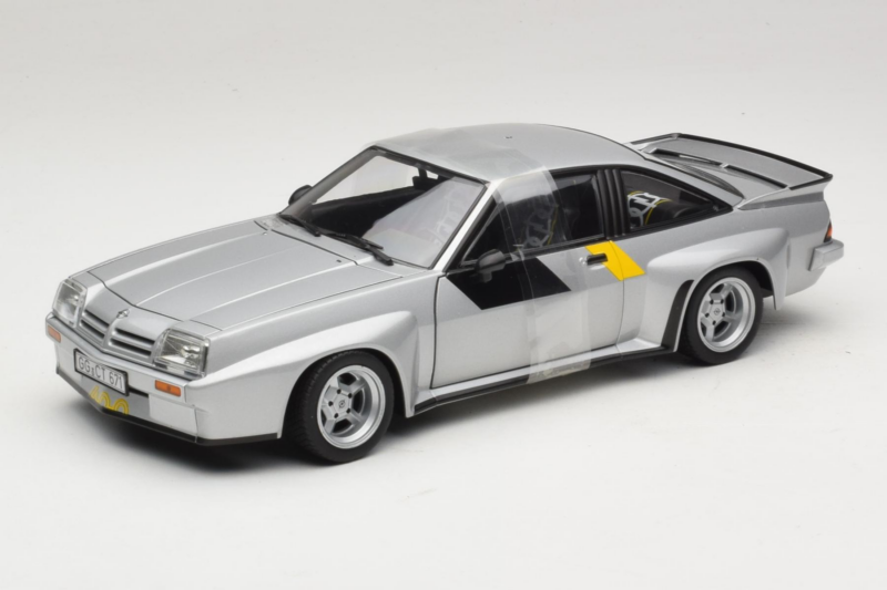 Opel Manta 400 Homologation Silber Revell 1:18 08491 Druckguss