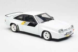 Opel Manta 400 Homologation Weiß Revell 1:18 8819 Druckguss — Bild 6 von 8