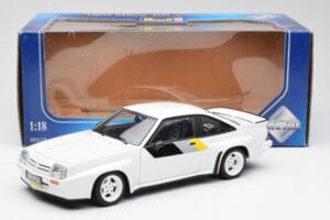 Opel Manta 400 Homologation Weiß Revell 1:18 8819 Druckguss — Bild 8 von 8