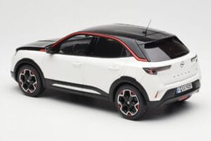 Opel Mokka-E GS Line Jada Weiß Otto 1:18 OT1045 Resin — Bild 5 von 6