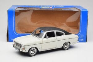 Opel Olympia A Coupe Weiß Schwarz Revell 1:18 08446 Druckguss — Bild 8 von 8