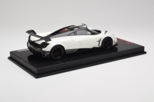 Pagani Huayra BC White Metallic Yy Model 1:18 REMC025 Resin — Bild 3 von 7