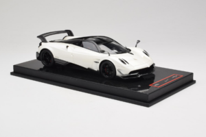 Pagani Huayra BC White Metallic Yy Model 1:18 REMC025 Resin — Bild 4 von 7
