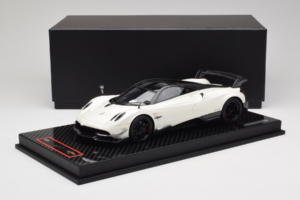 Pagani Huayra BC White Metallic Yy Model 1:18 REMC025 Resin — Bild 7 von 7