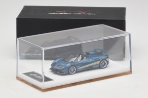 Pagani Huayra Tricolore Roadster Blau Henson & Heaven 1:64 PHTRB01 Resin — Bild 7 von 8