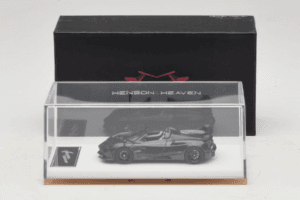 Pagani Huayra Tricolore Roadster Exposed Carbon Henson & Heaven 1:64 PHREC01 Druckguss — Bild 7 von 7