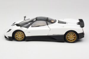 Pagani Zonda F Weiß Mondo Motors 1:18 157655 Druckguss — Bild 4 von 8