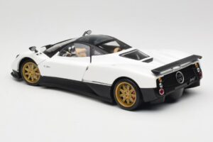 Pagani Zonda F Weiß Mondo Motors 1:18 157655 Druckguss — Bild 7 von 8